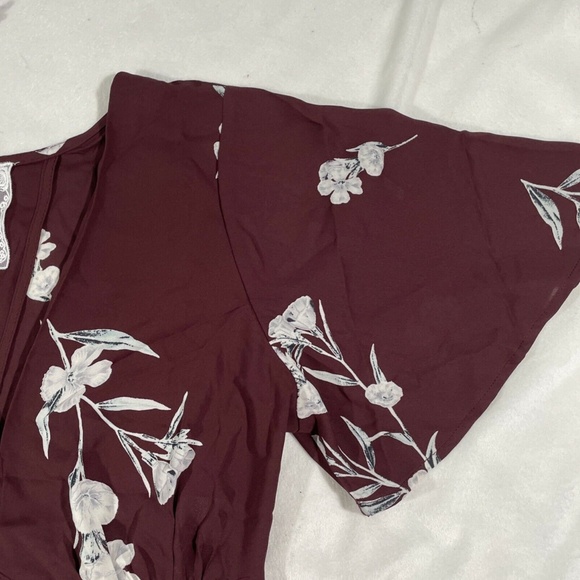 NWT Sadie & Sage [ Large ] Floral Flutter Sleeve‎ Cropped Top in Burgundy - Picture 5 of 12